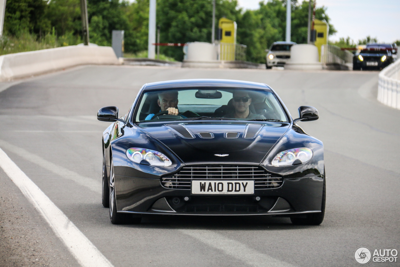 Aston Martin V12 Vantage