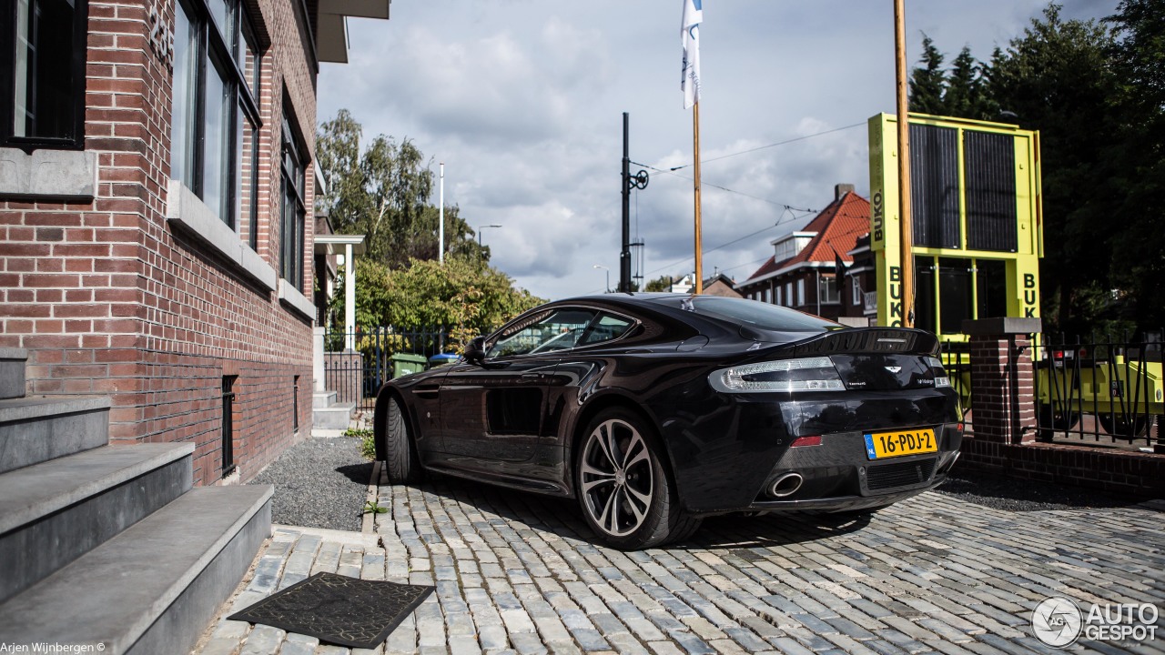 Aston Martin V12 Vantage Carbon Black Edition