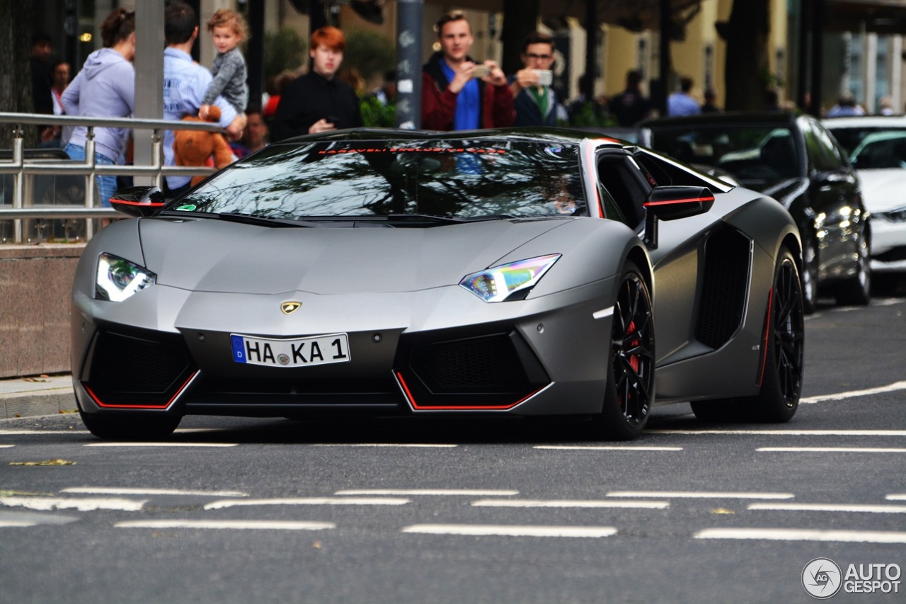 Lamborghini Aventador LP700-4 Roadster Pirelli Edition