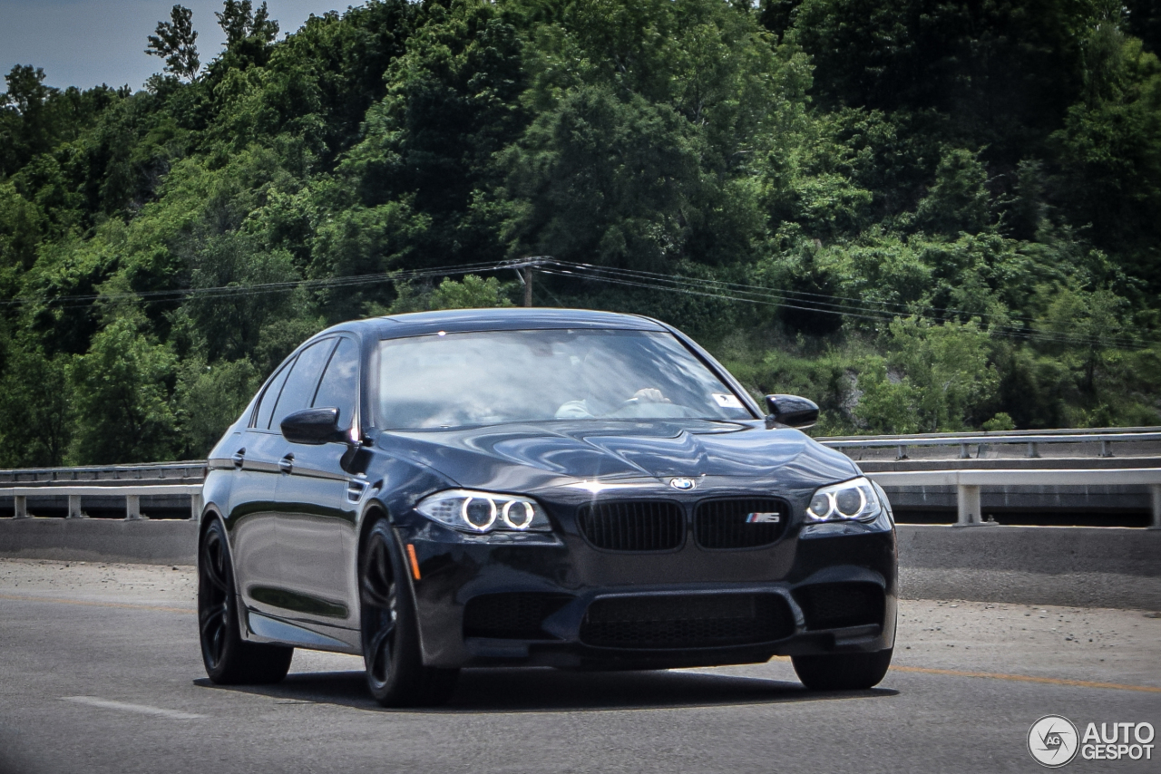 BMW M5 F10 2011