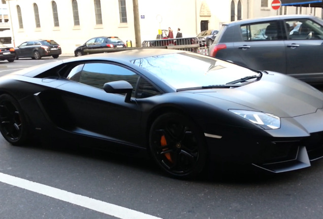 Lamborghini Aventador LP700-4