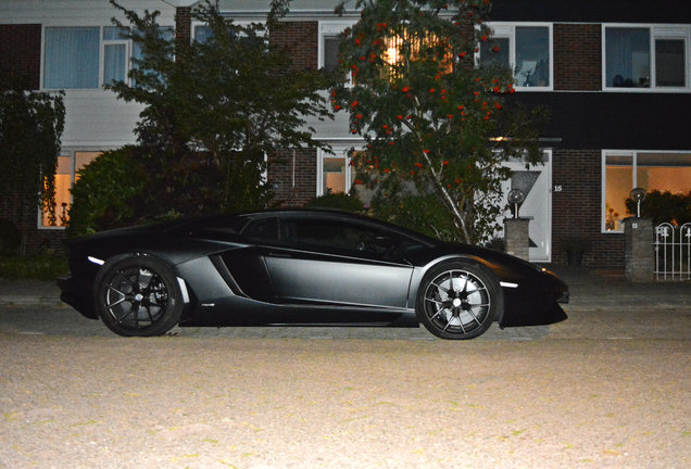 Lamborghini Aventador LP700-4