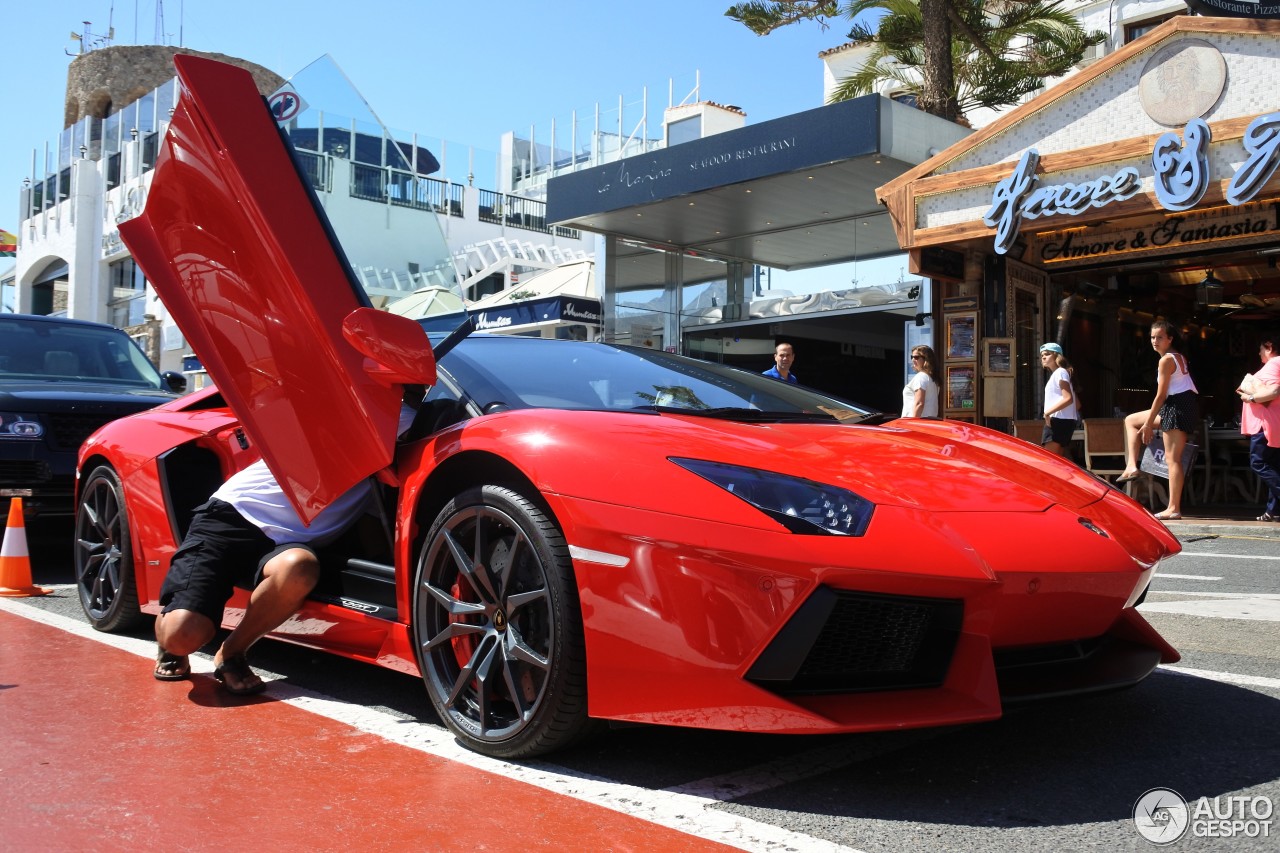 Lamborghini Aventador LP700-4 Roadster