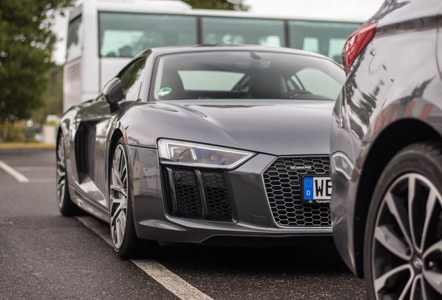 Audi R8 V10 plus 2015