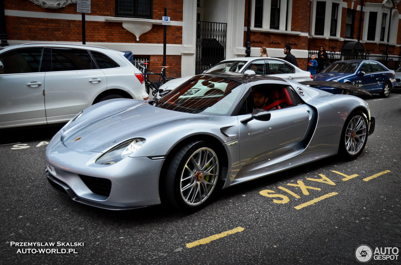 Porsche 918 Spyder Weissach Package