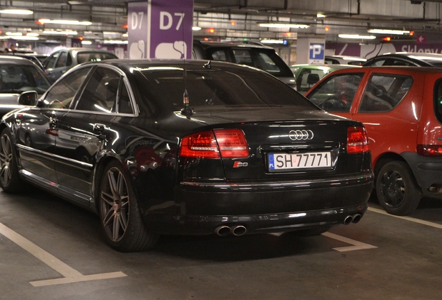 Audi S8 D3