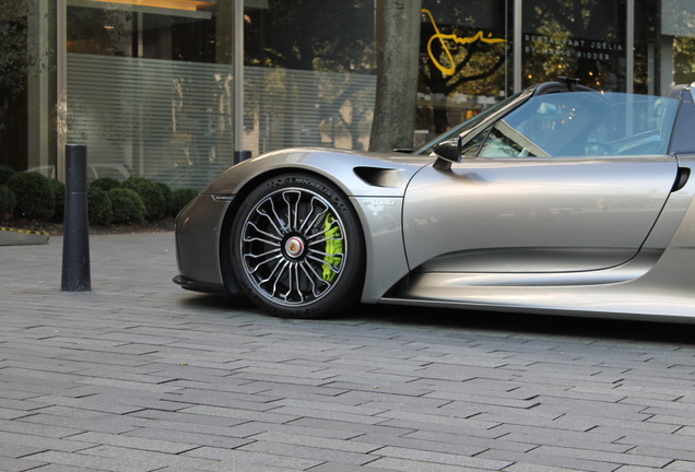 Porsche 918 Spyder Weissach Package