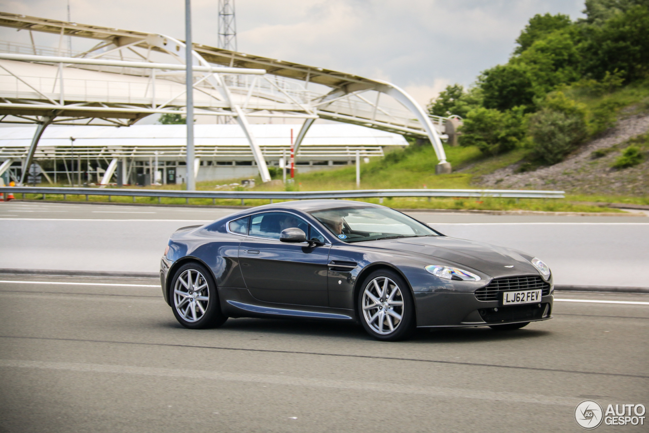 Aston Martin V8 Vantage 2012