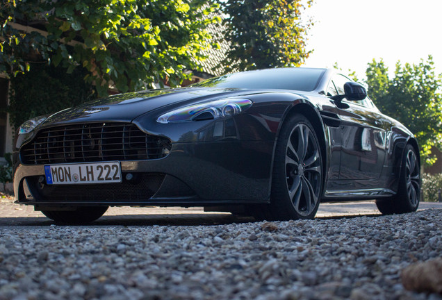 Aston Martin V12 Vantage