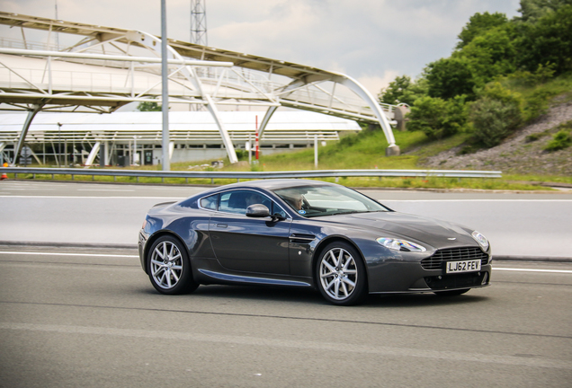 Aston Martin V8 Vantage 2012