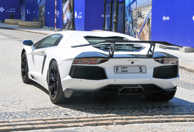 Lamborghini Aventador LP700-4