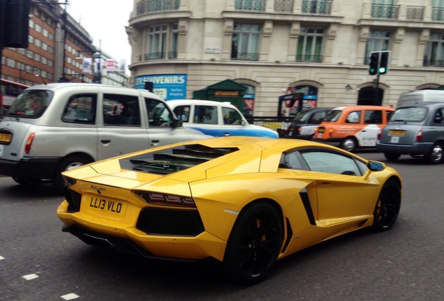 Lamborghini Aventador LP700-4