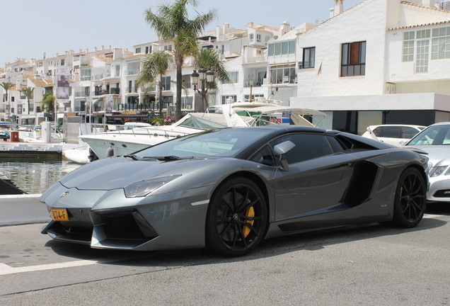 Lamborghini Aventador LP700-4 Roadster