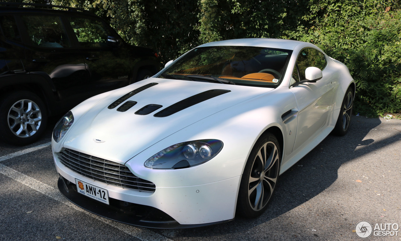 Aston Martin V12 Vantage