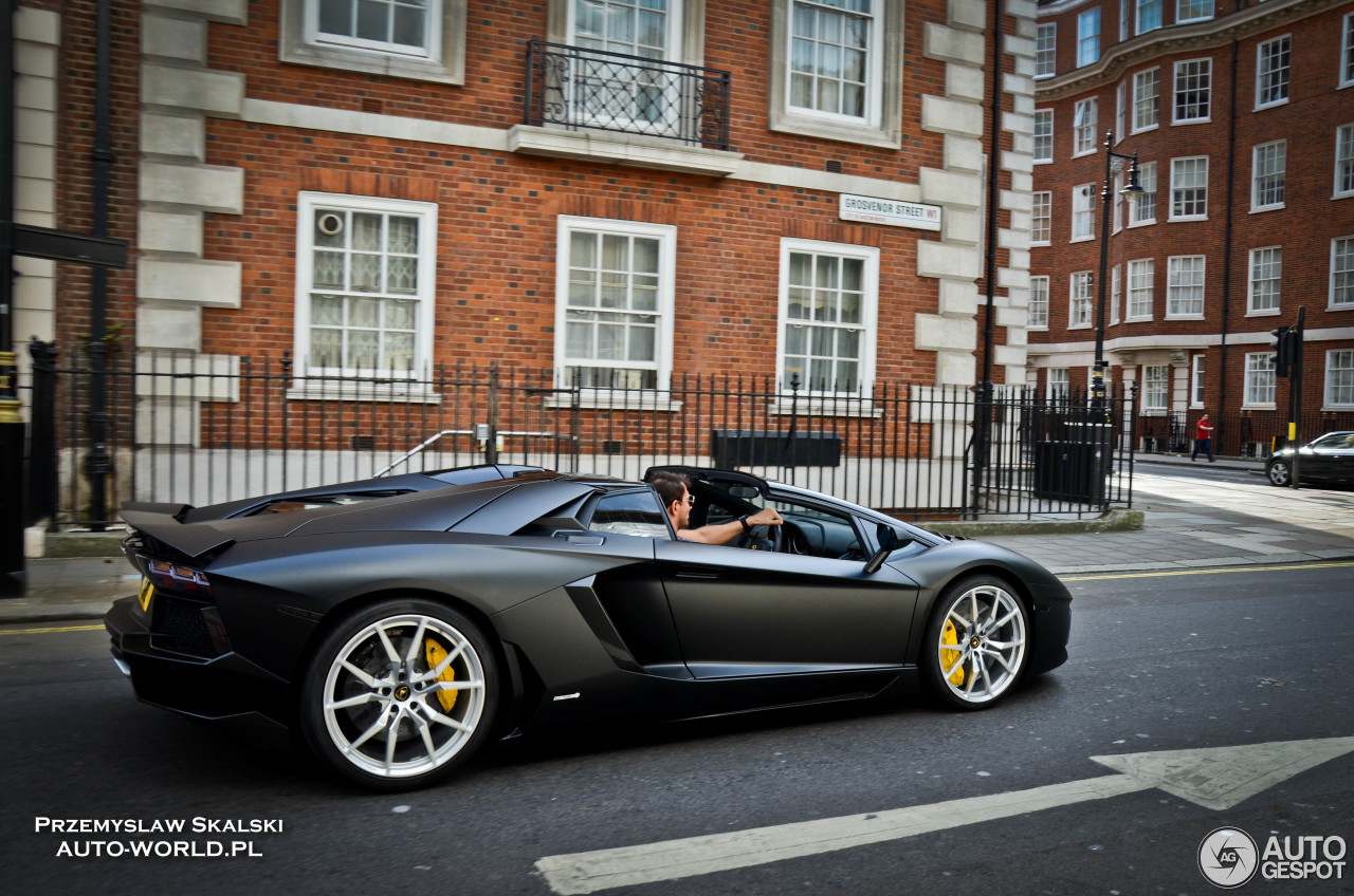 Lamborghini Aventador LP700-4 Roadster