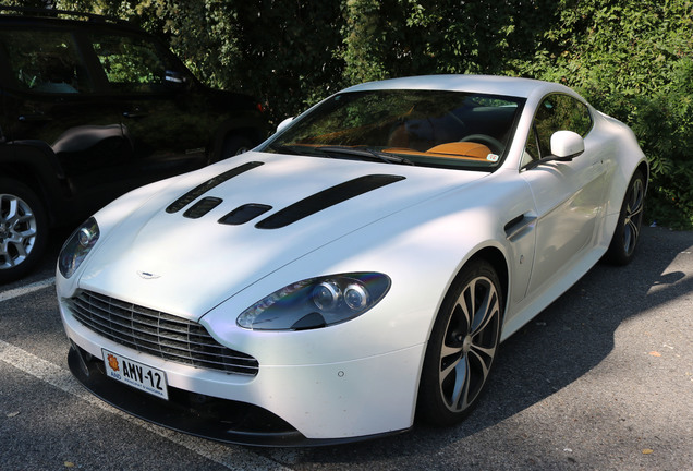 Aston Martin V12 Vantage