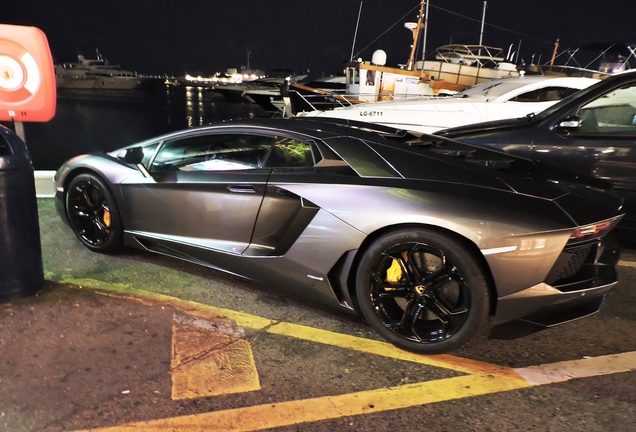 Lamborghini Aventador LP700-4