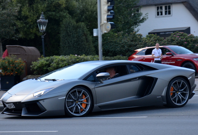 Lamborghini Aventador LP700-4