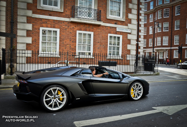 Lamborghini Aventador LP700-4 Roadster