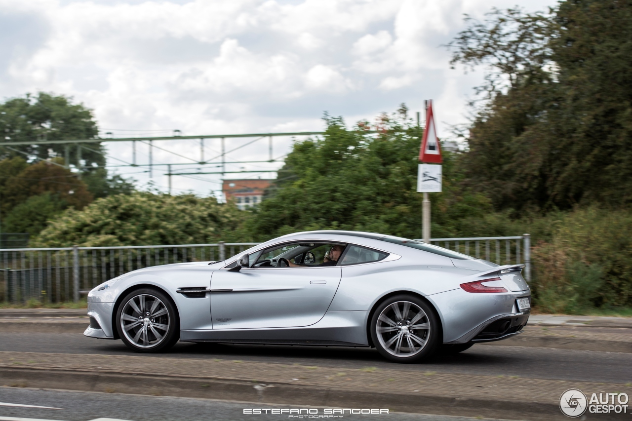 Aston Martin Vanquish 2013