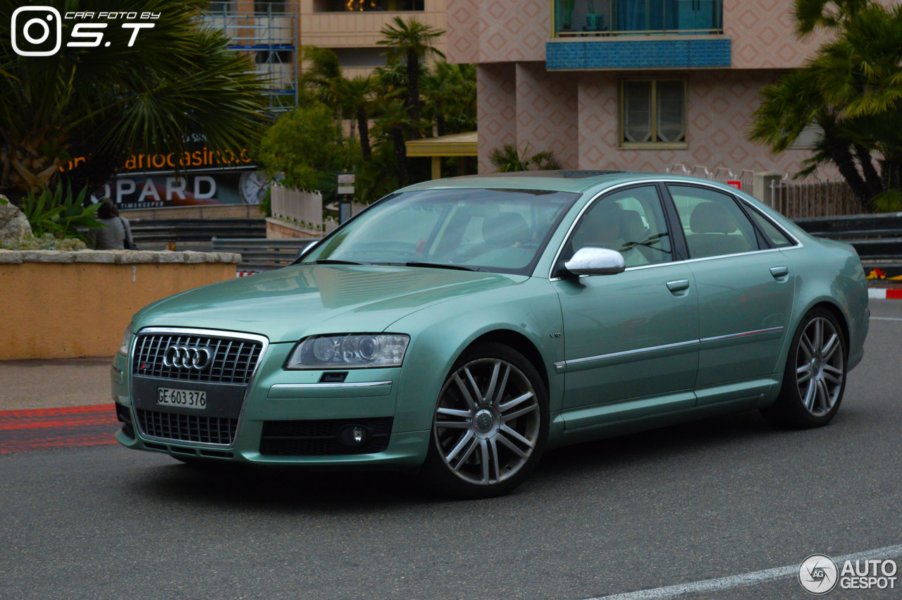 Audi S8 D3