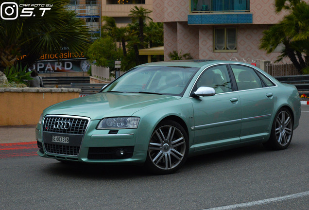 Audi S8 D3