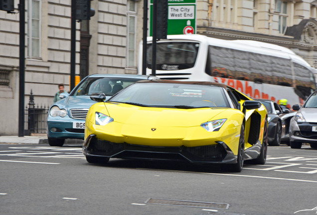 Lamborghini Aventador LP700-4