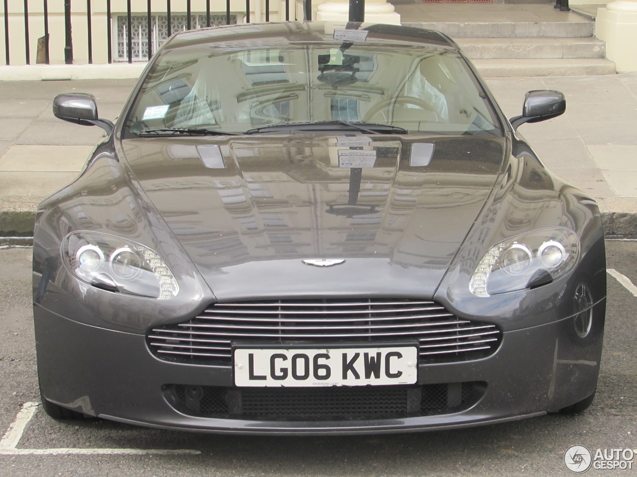 Aston Martin V8 Vantage