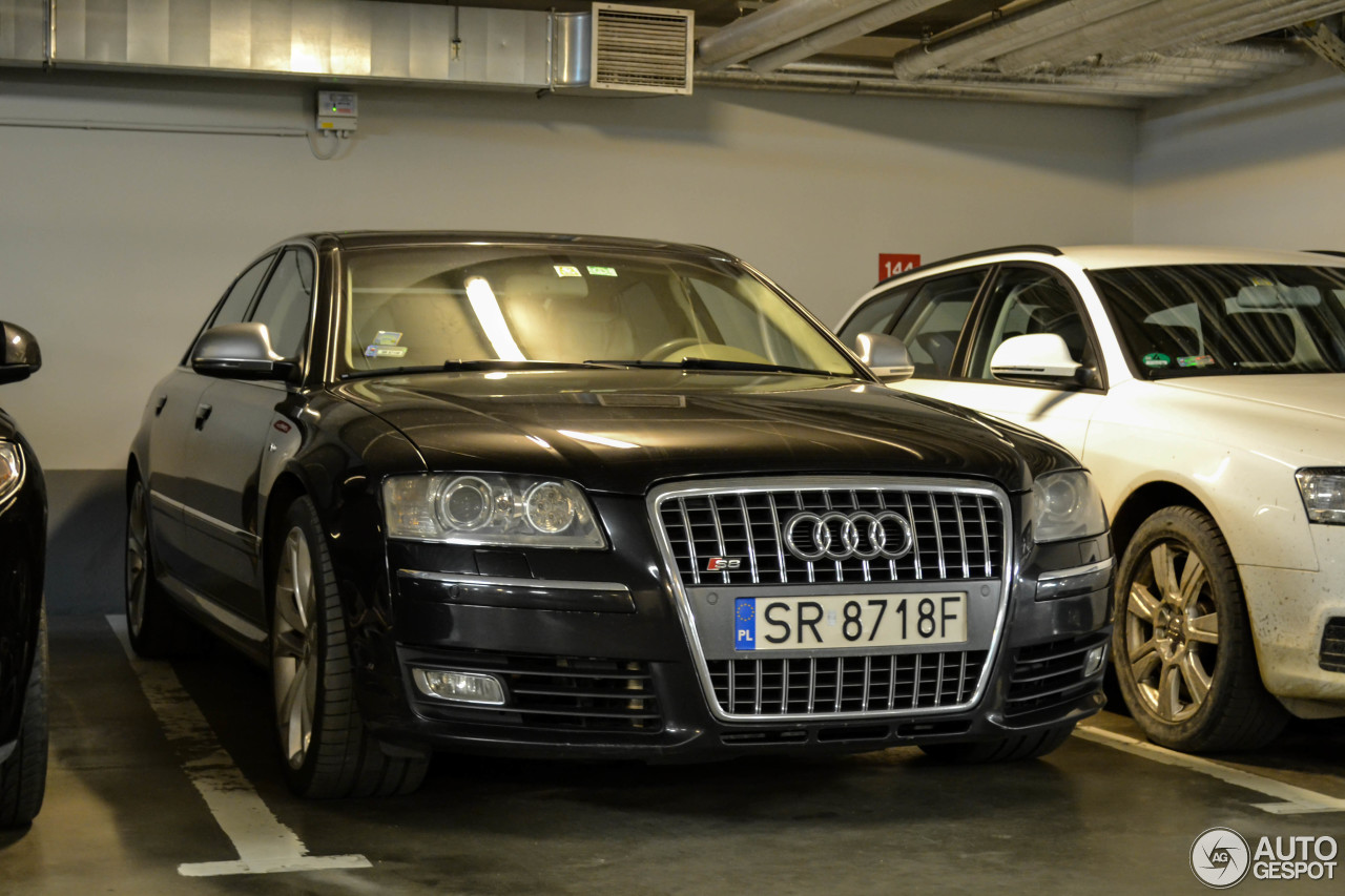 Audi S8 D3