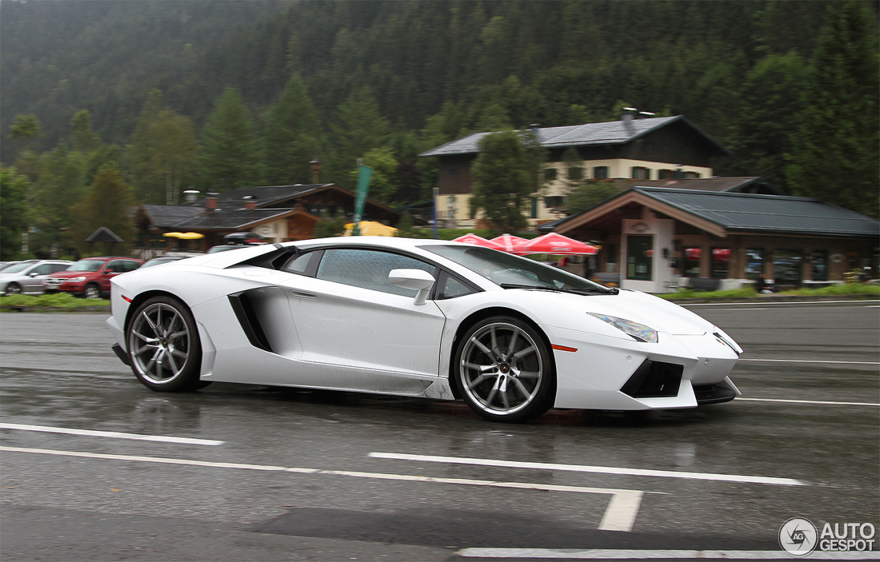 Lamborghini Aventador LP700-4