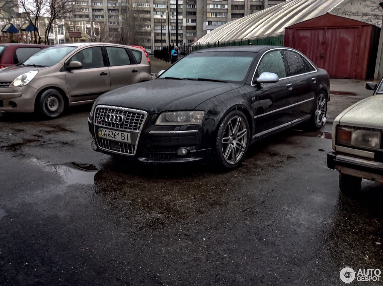 Audi S8 D3