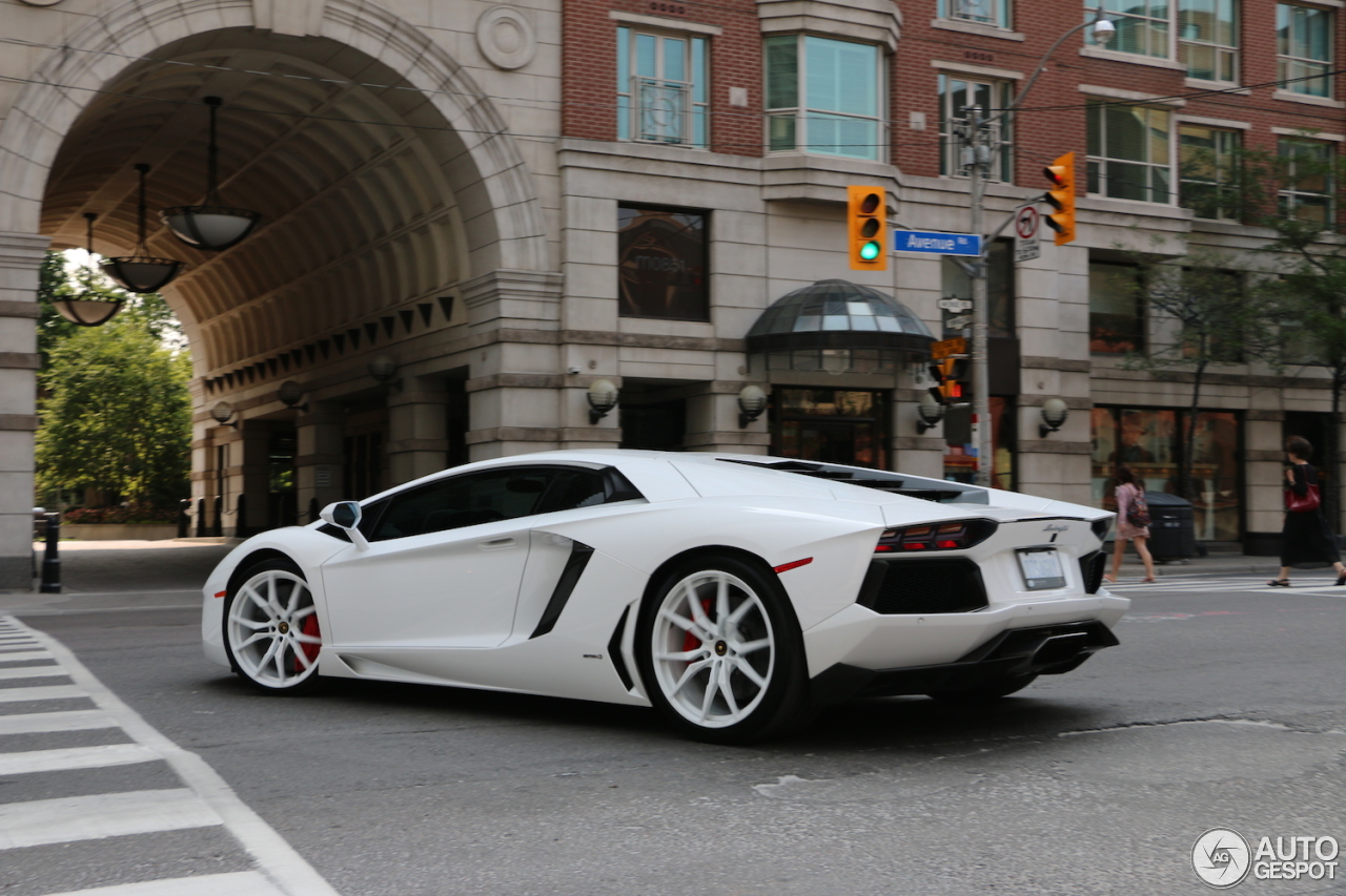 Lamborghini Aventador LP700-4