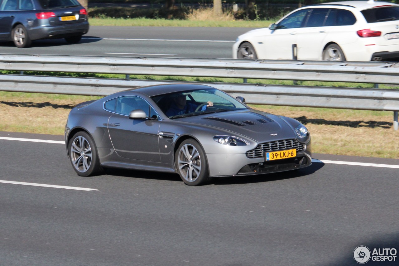 Aston Martin V12 Vantage