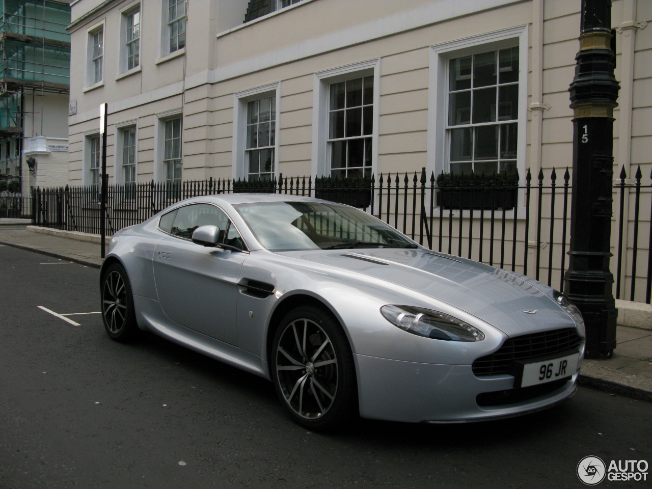 Aston Martin V8 Vantage