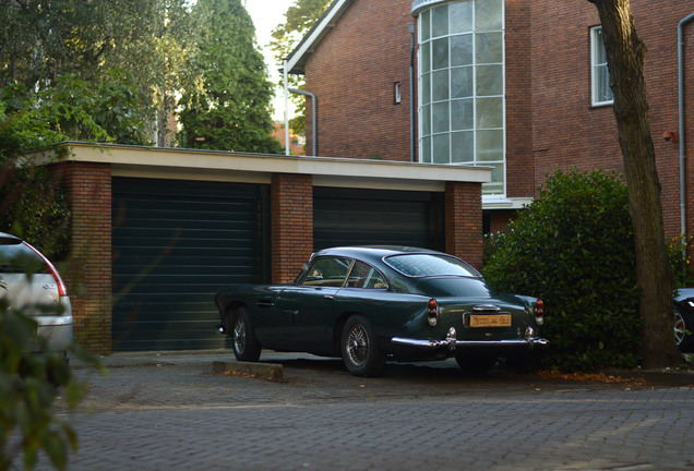 Aston Martin DB4 Series V