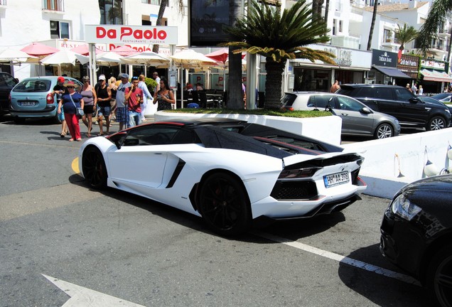 Lamborghini Aventador LP700-4 Roadster Pirelli Edition