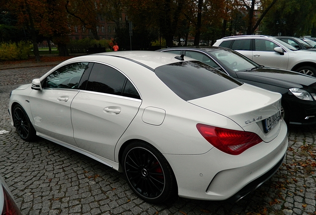 Mercedes-Benz CLA 45 AMG C117