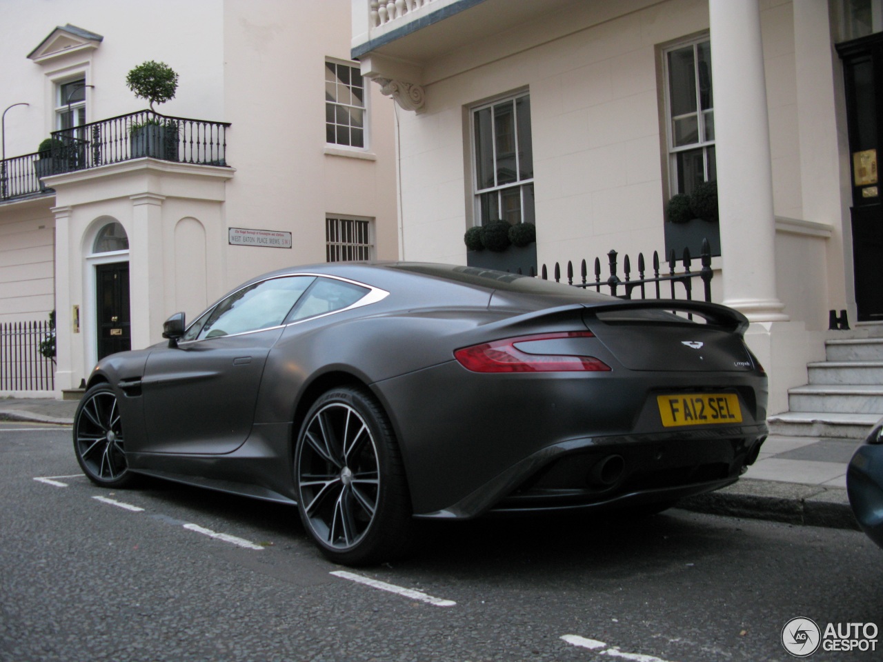 Aston Martin Vanquish 2013