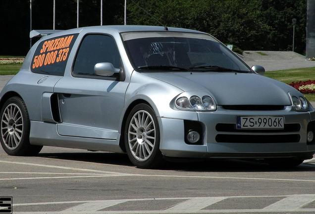 Renault Clio V6