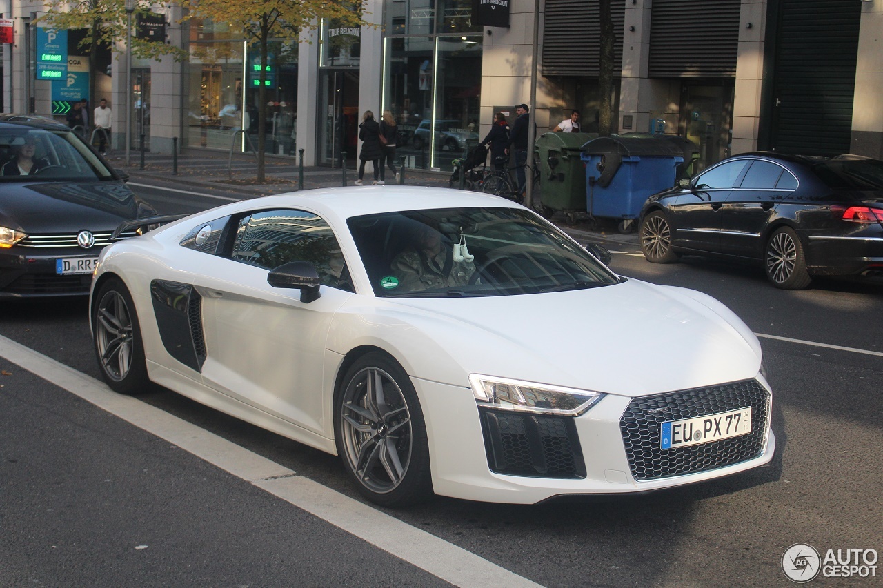 Audi R8 V10 Plus 2015