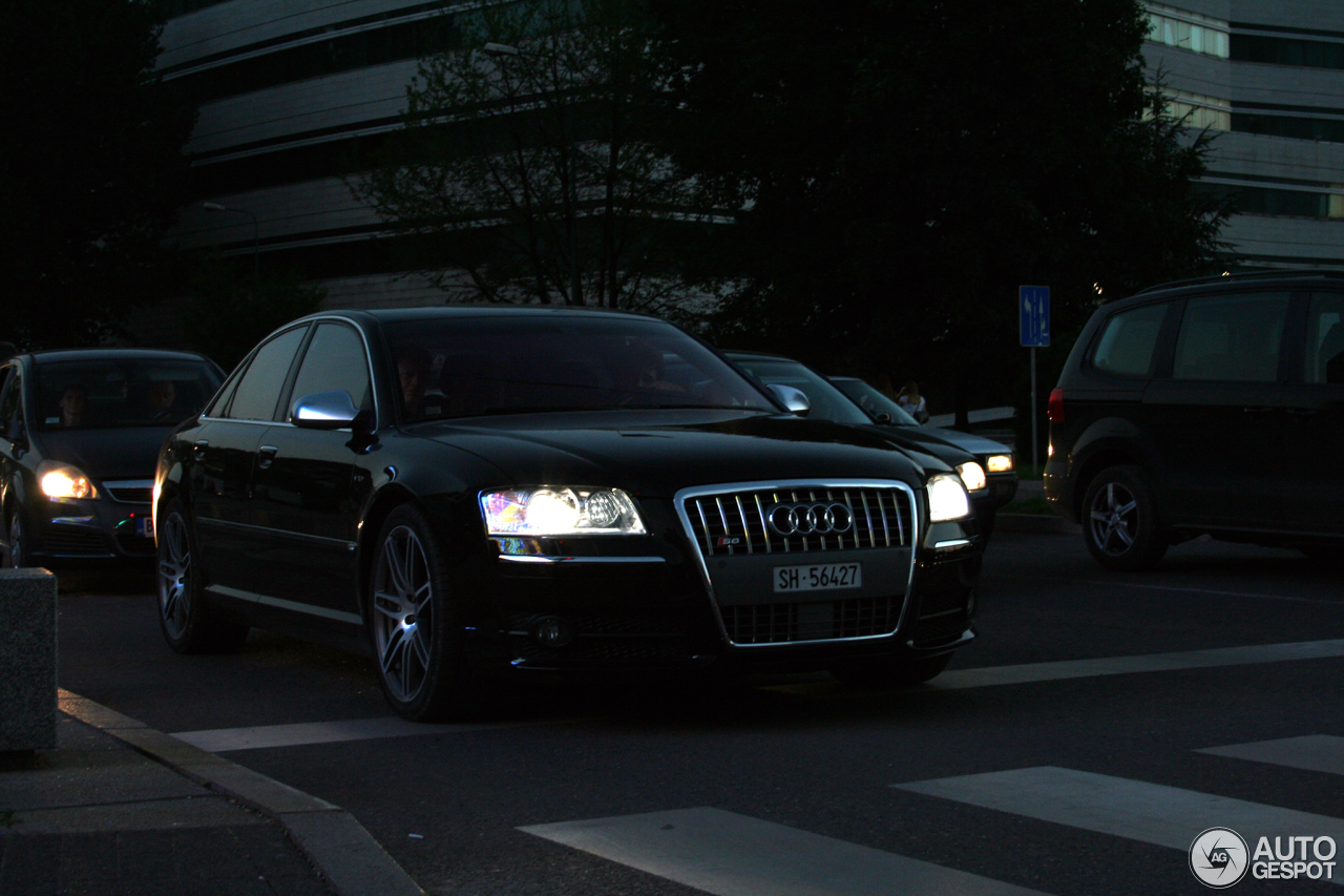 Audi S8 D3