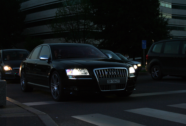 Audi S8 D3