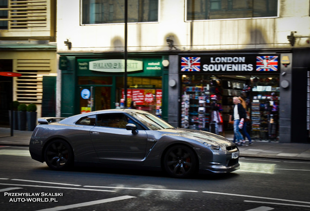 Nissan GT-R