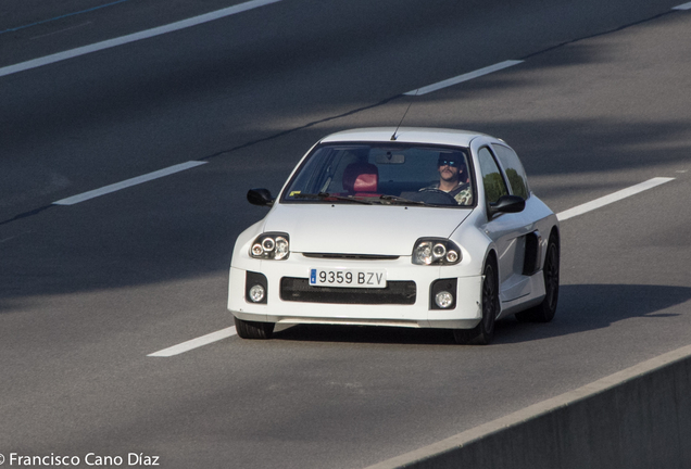 Renault Clio V6