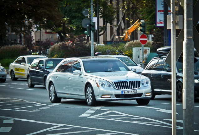 Maybach 62 S Landaulet 2011