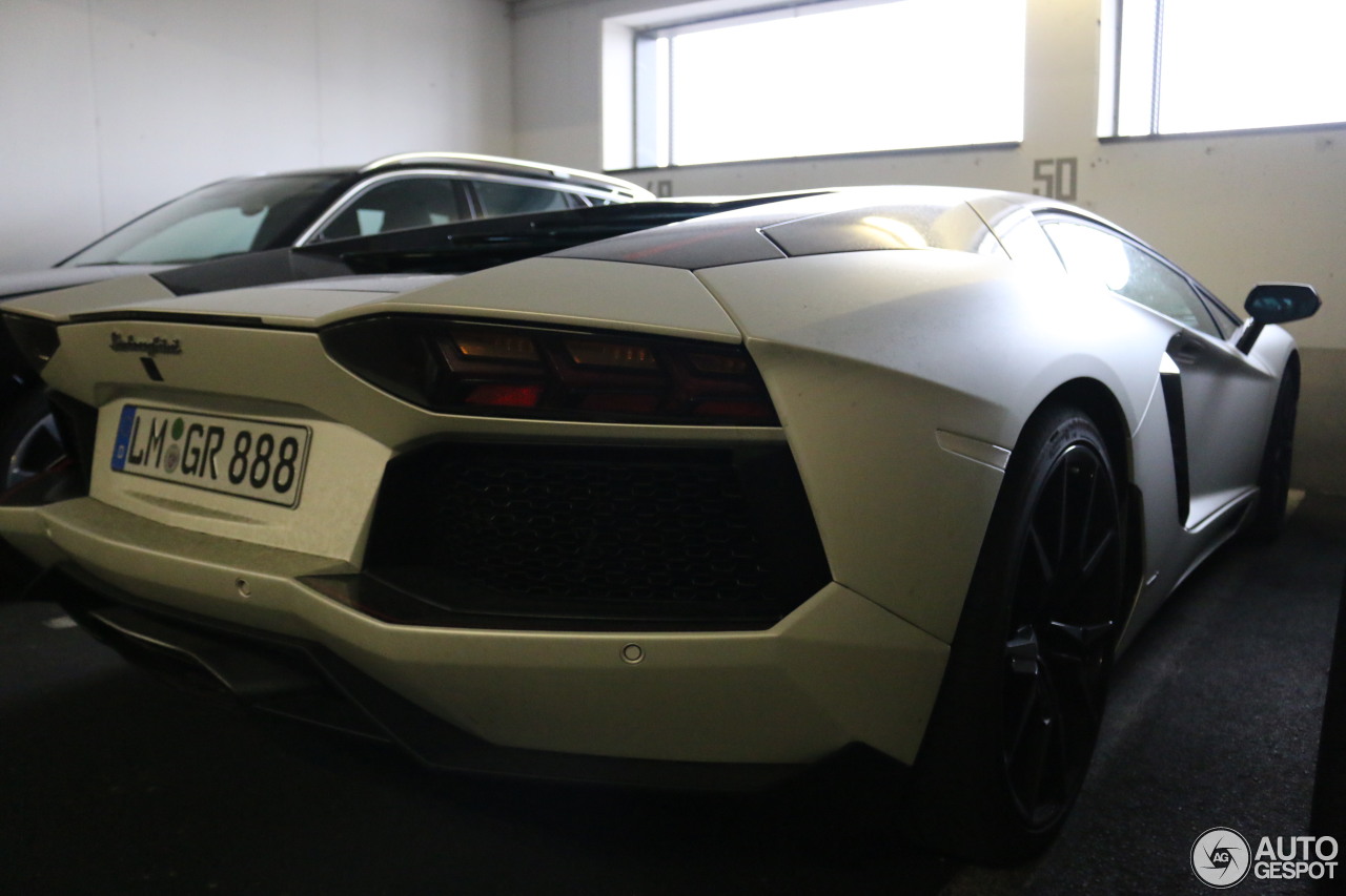 Lamborghini Aventador LP700-4 Pirelli Edition