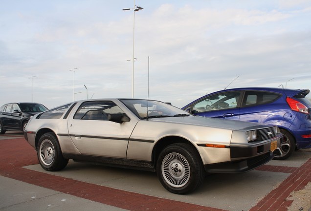 DeLorean DMC-12