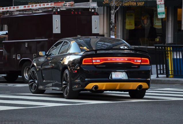 Dodge Charger SRT-8 Super Bee 2012