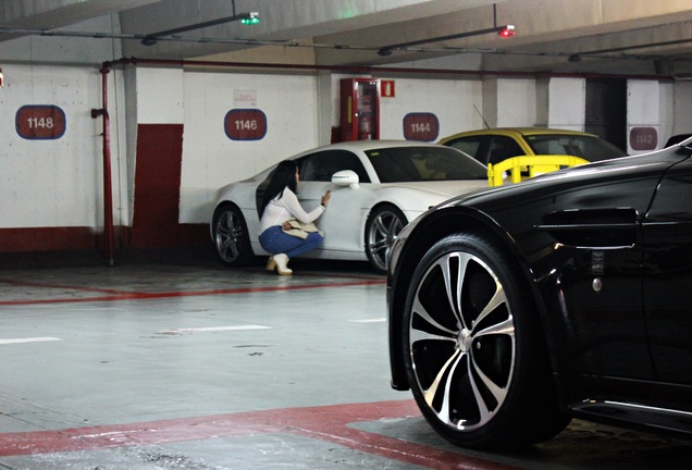 Aston Martin V12 Vantage Carbon Black Edition