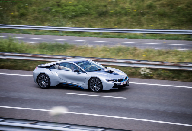 BMW i8